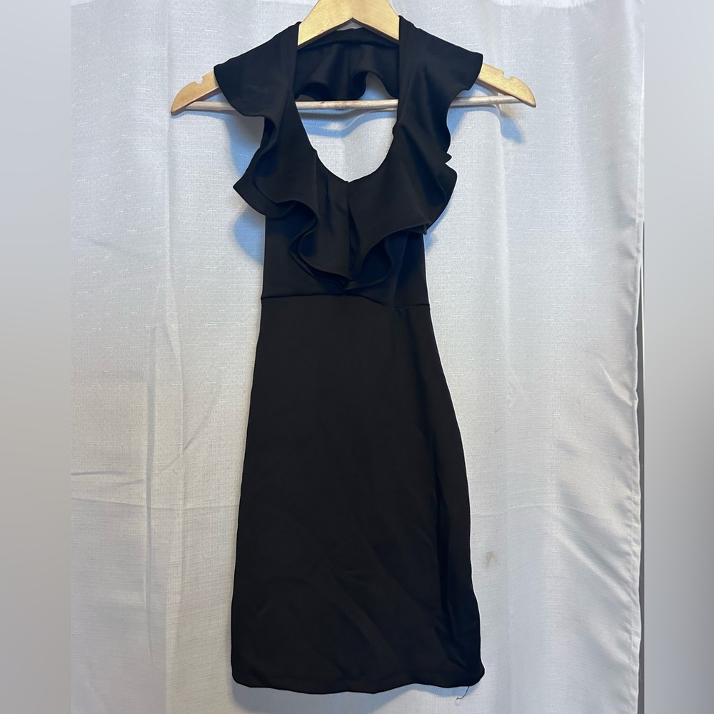 Women’s Low back dress with ruffle over-the-neck straps / Neckline